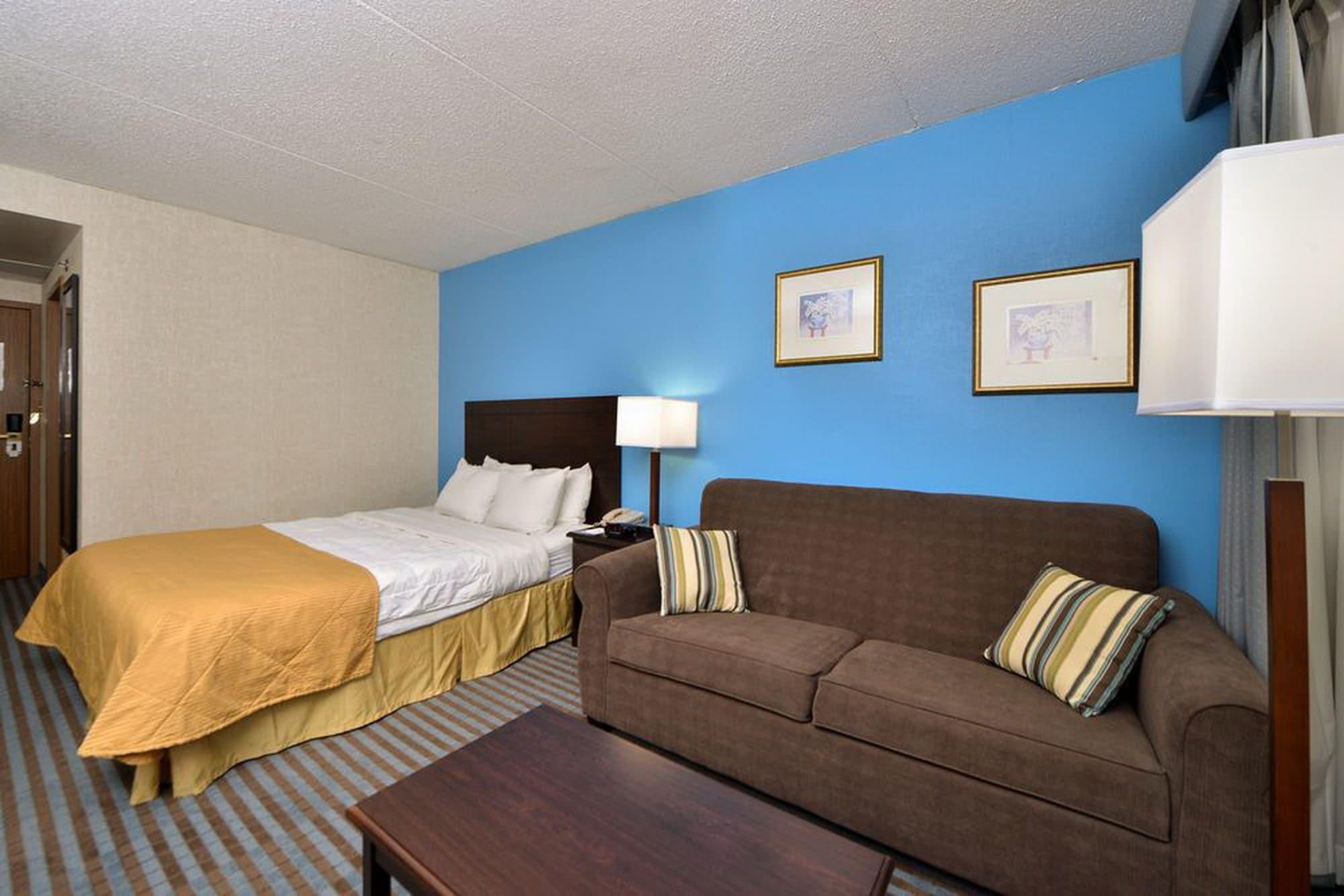 Ramada By Wyndham Cedar Rapids Hotel Kültér fotó