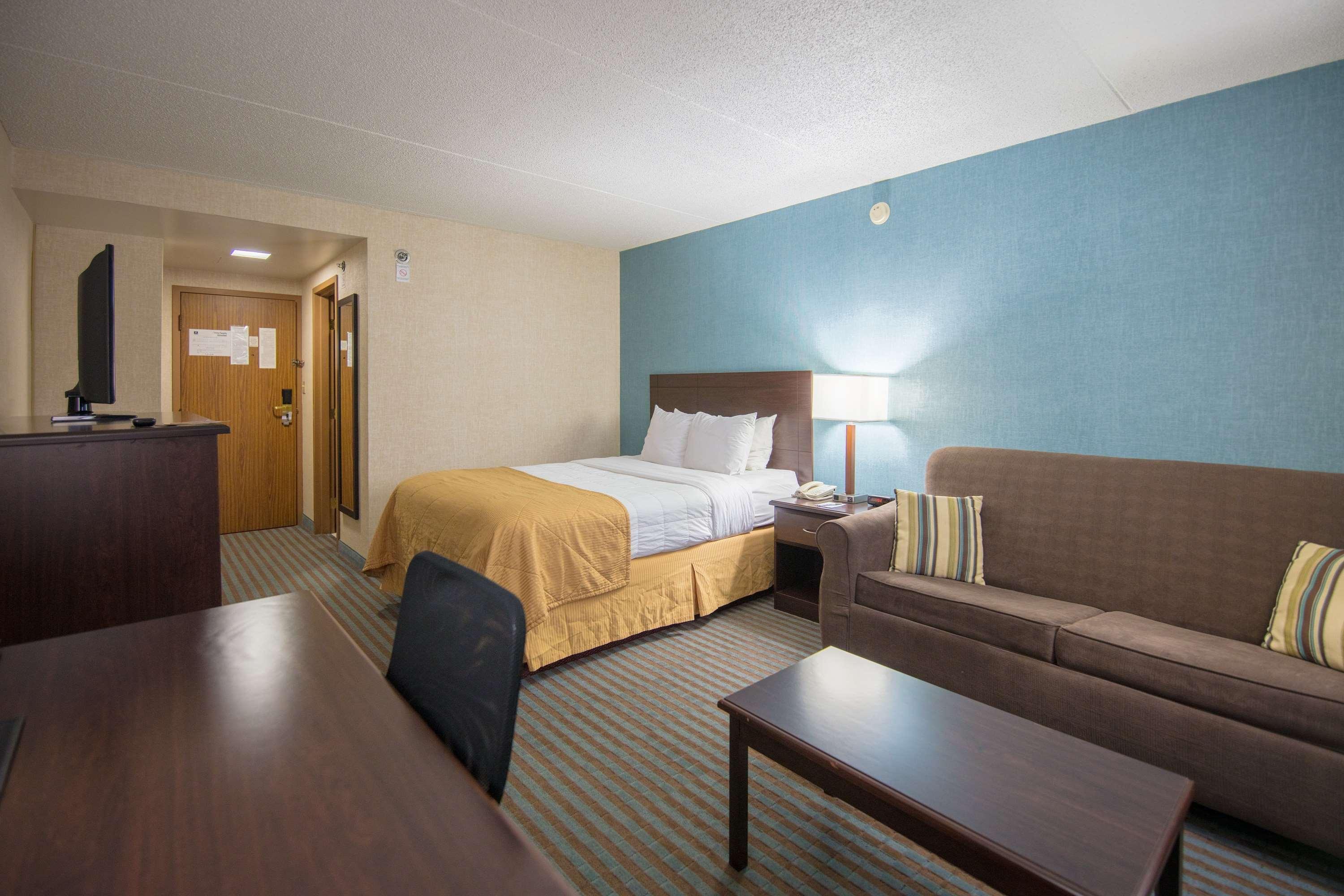 Ramada By Wyndham Cedar Rapids Hotel Kültér fotó