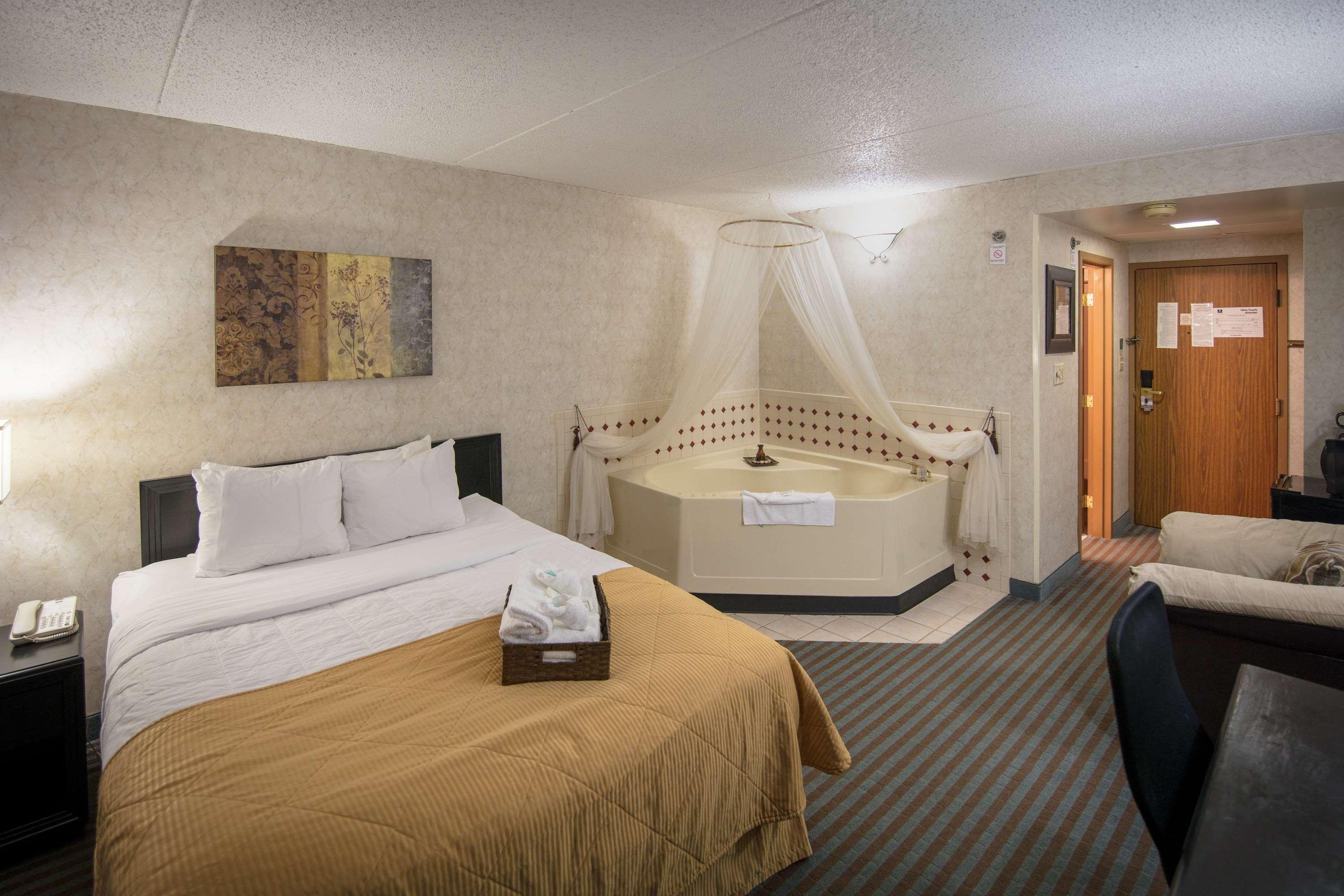 Ramada By Wyndham Cedar Rapids Hotel Kültér fotó