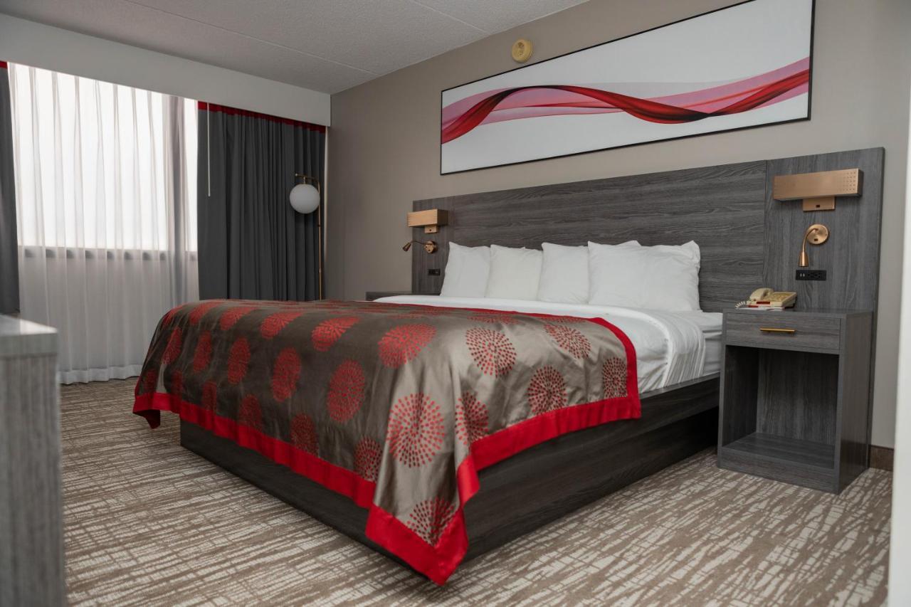 Ramada By Wyndham Cedar Rapids Hotel Kültér fotó