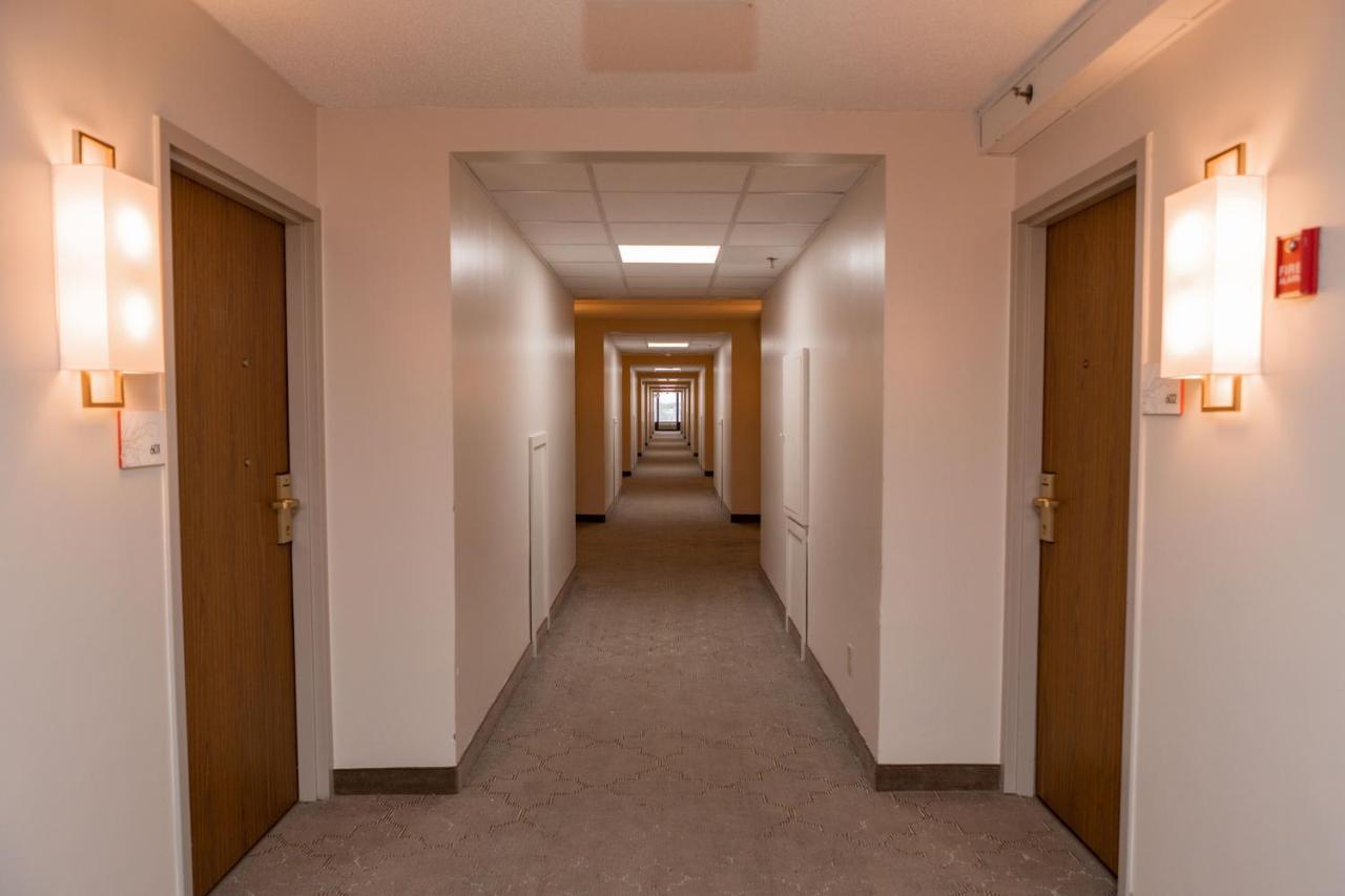 Ramada By Wyndham Cedar Rapids Hotel Kültér fotó