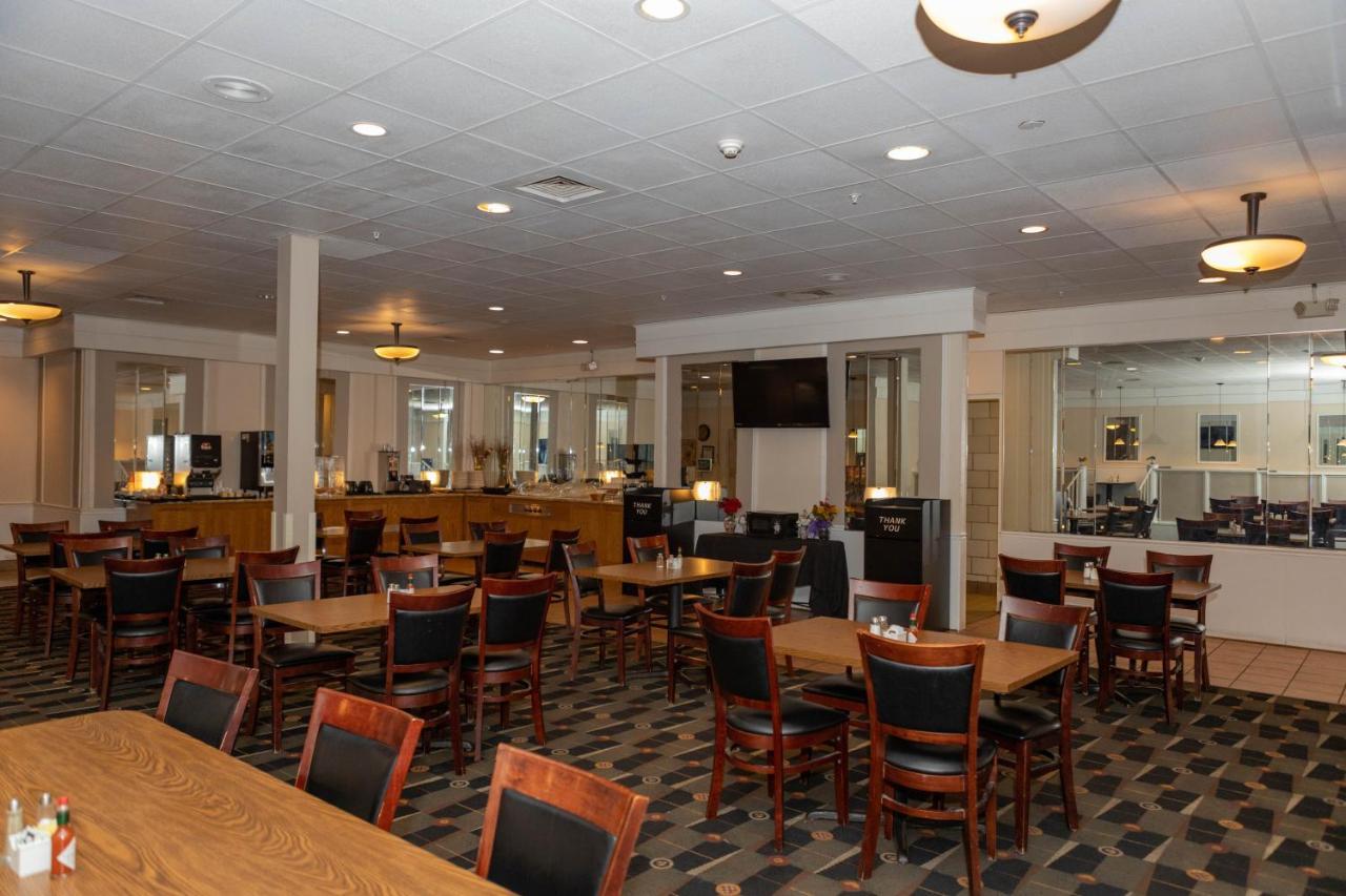 Ramada By Wyndham Cedar Rapids Hotel Kültér fotó