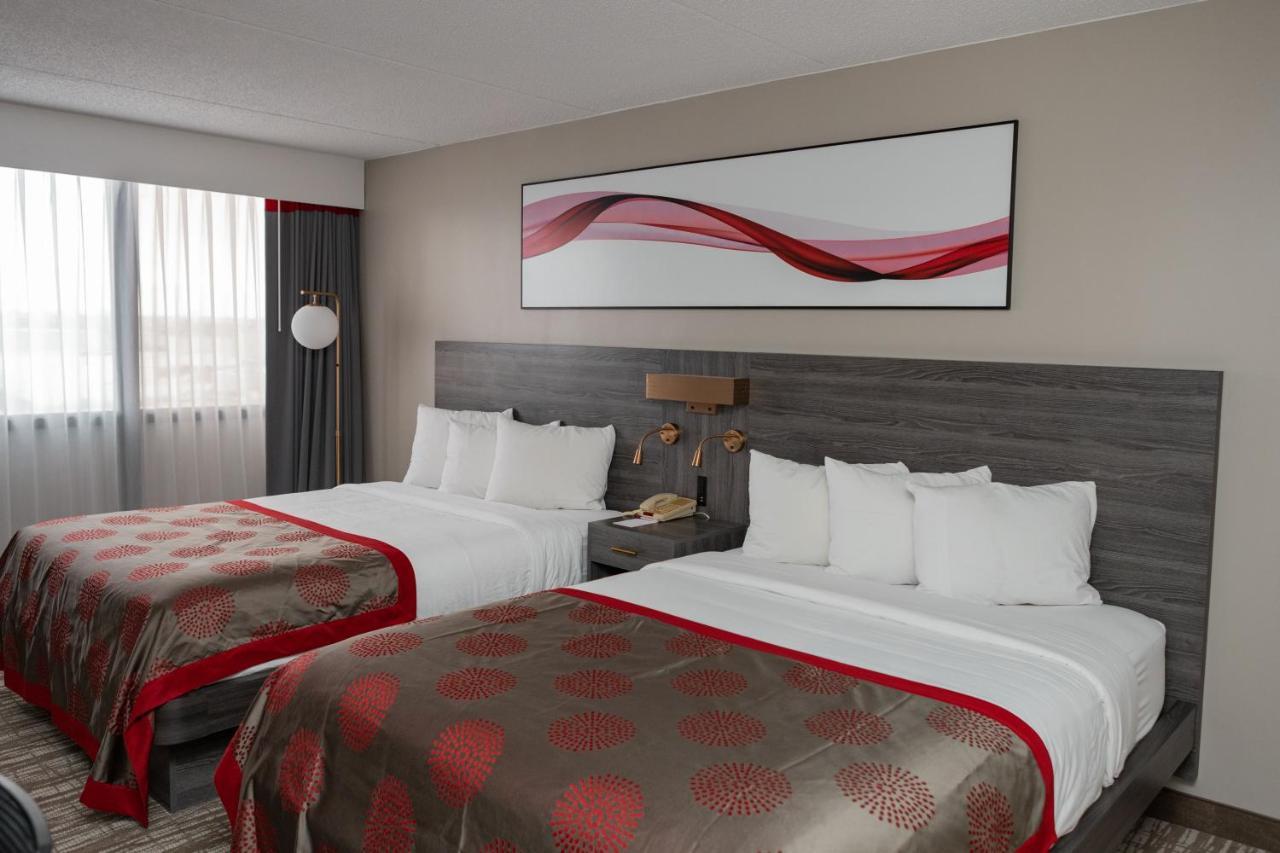 Ramada By Wyndham Cedar Rapids Hotel Kültér fotó