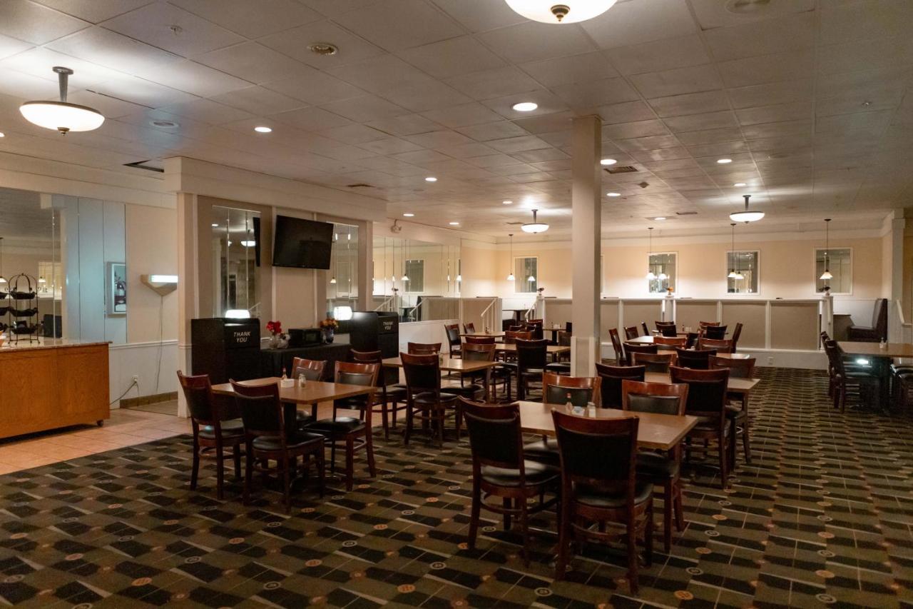 Ramada By Wyndham Cedar Rapids Hotel Kültér fotó