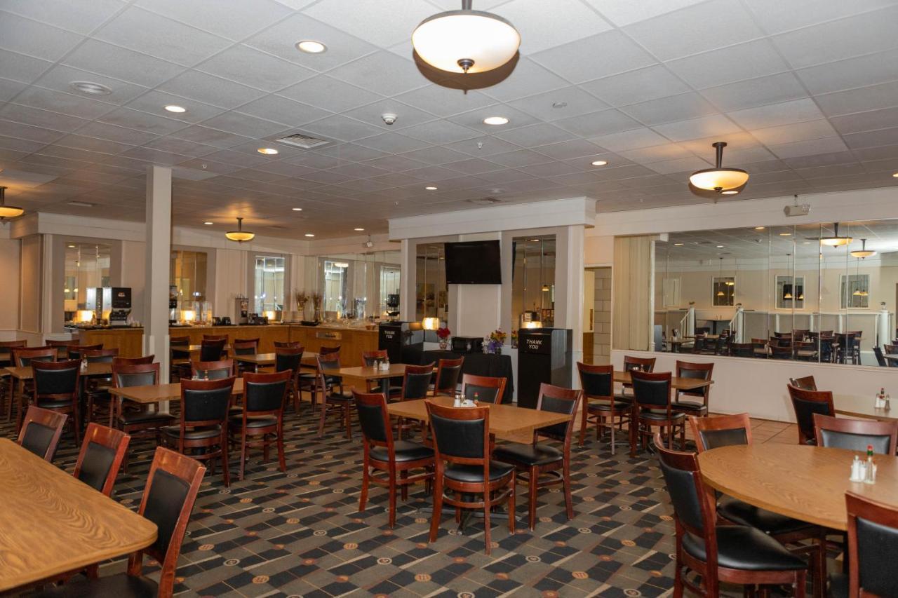 Ramada By Wyndham Cedar Rapids Hotel Kültér fotó