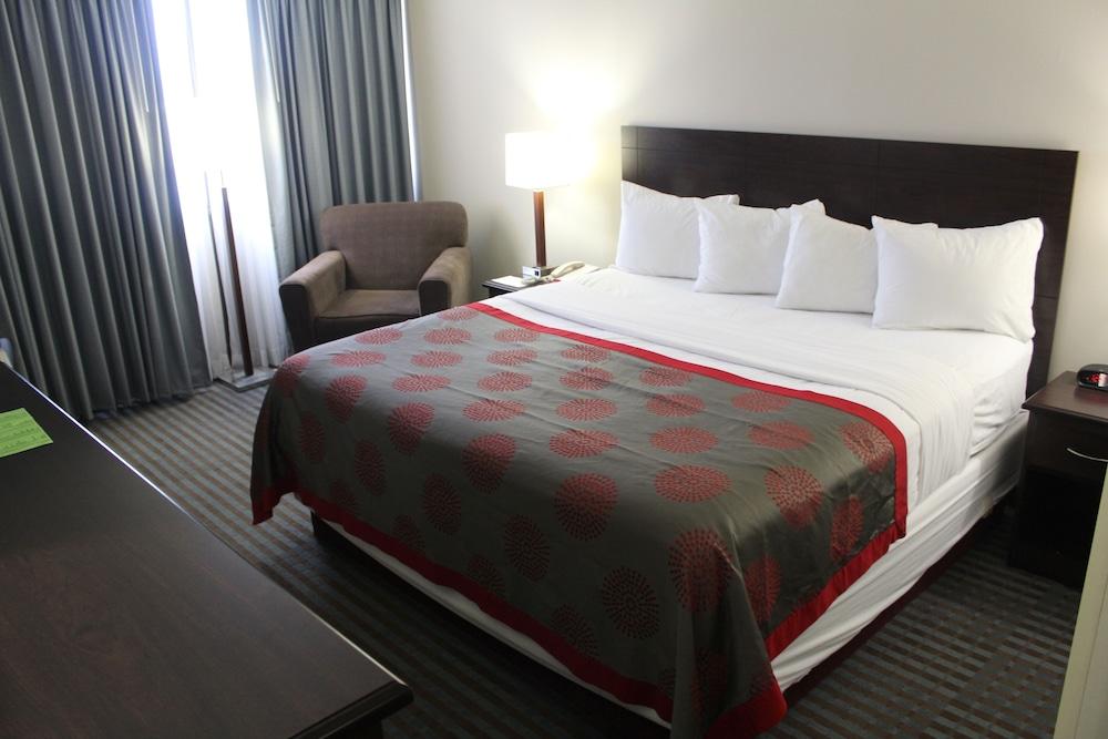 Ramada By Wyndham Cedar Rapids Hotel Kültér fotó