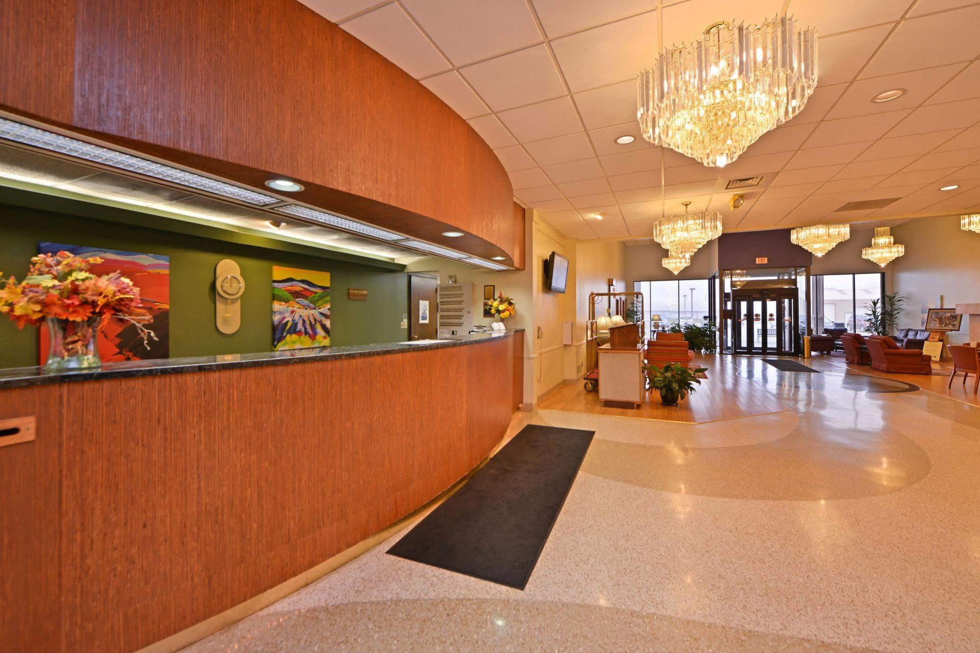 Ramada By Wyndham Cedar Rapids Hotel Kültér fotó
